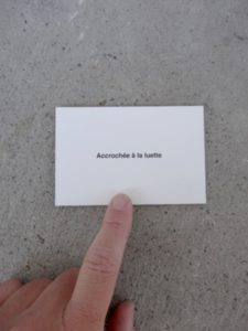 Accrochée à la luette / illustration 0